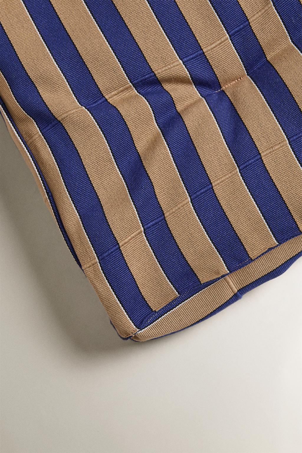 Верхняя одежда с полосатым узором