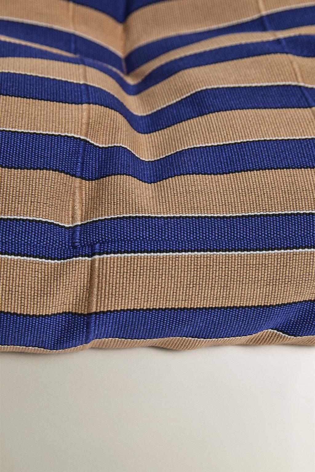 Верхняя одежда с полосатым узором