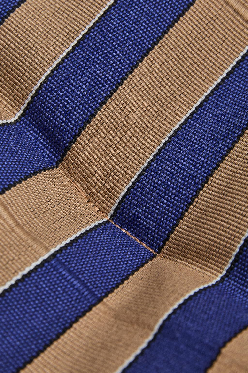 Верхняя одежда с полосатым узором