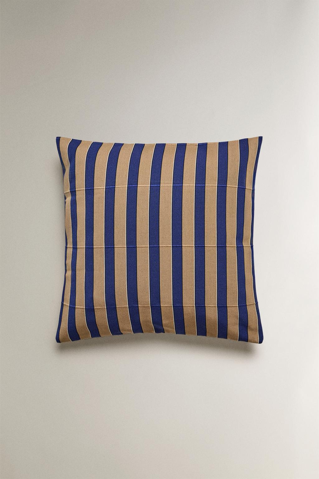 Чехол на подушку в полоску