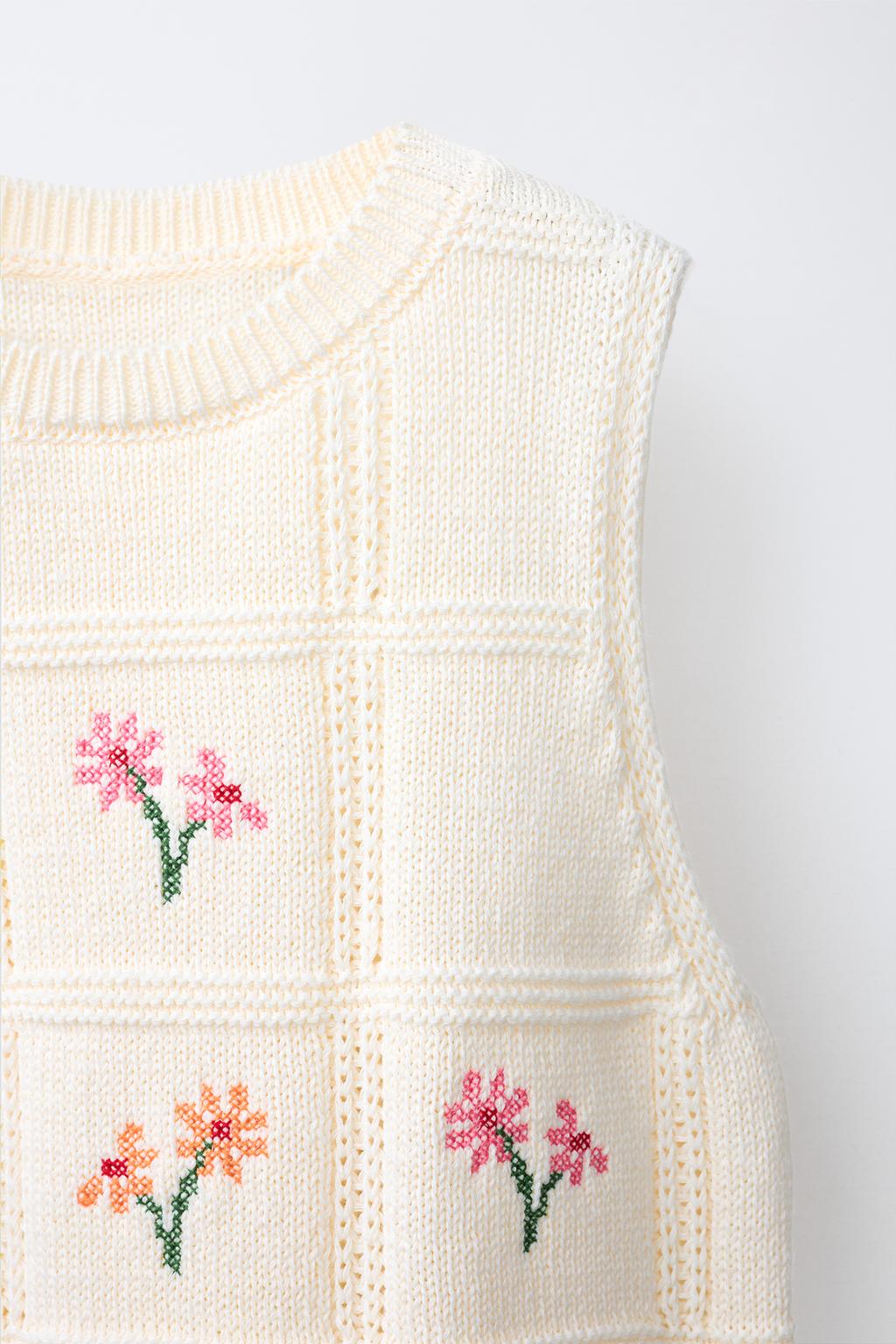 ВЯЗАНЫЙ ЖИЛЕТ С ВЫШИВКОЙ