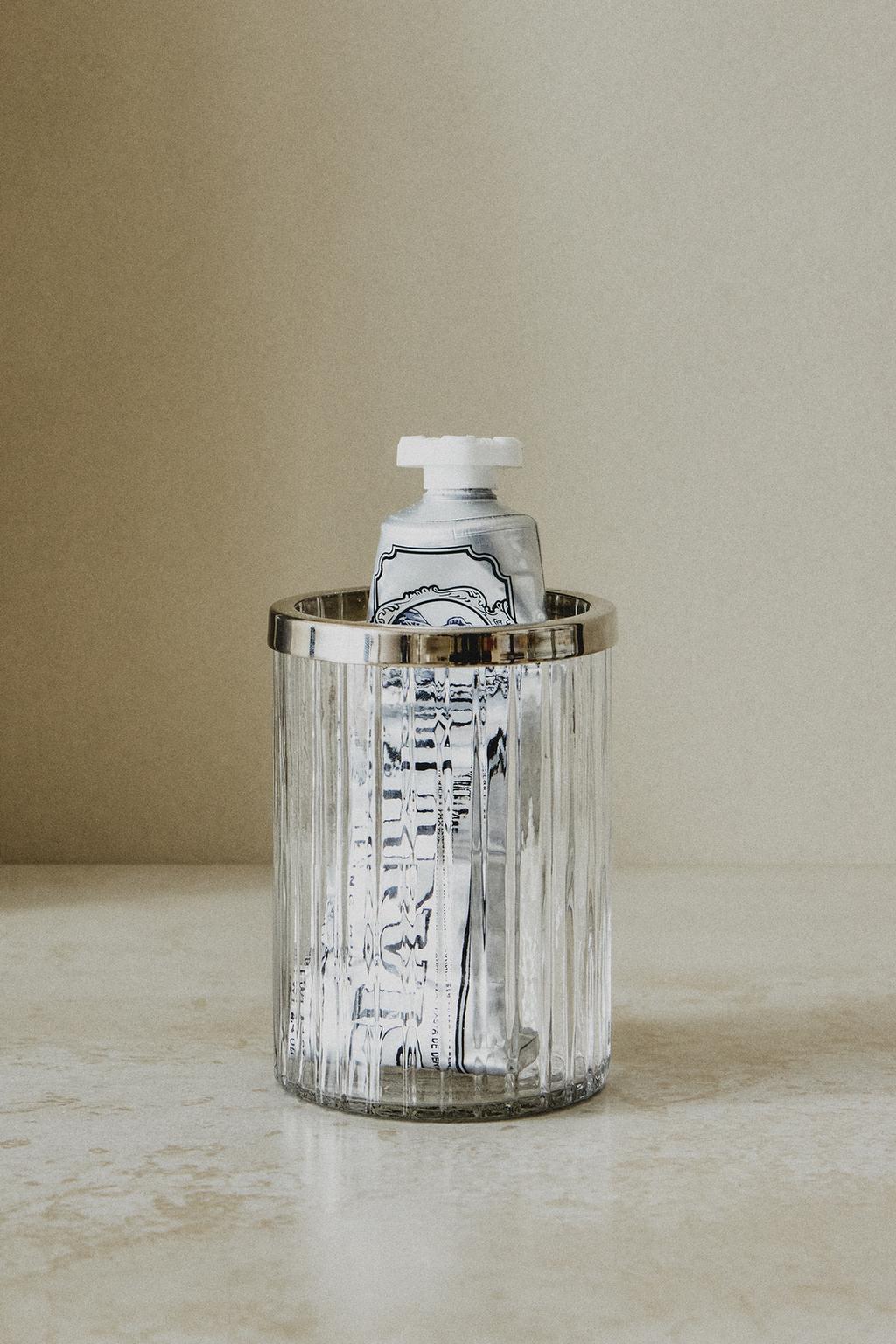 Держатель для зубных щеток из стекла с металлическим кольцом