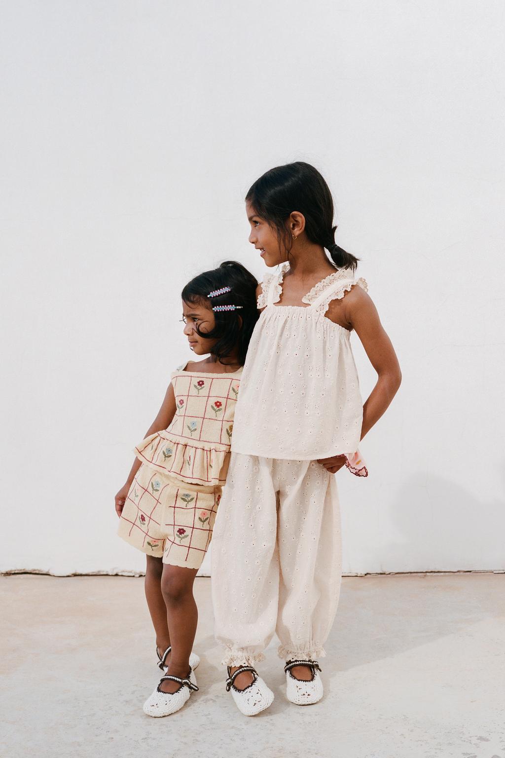 ТРИКОТАЖНЫЙ ТОП С ЦВЕТОЧНЫМ ПРИНТОМ