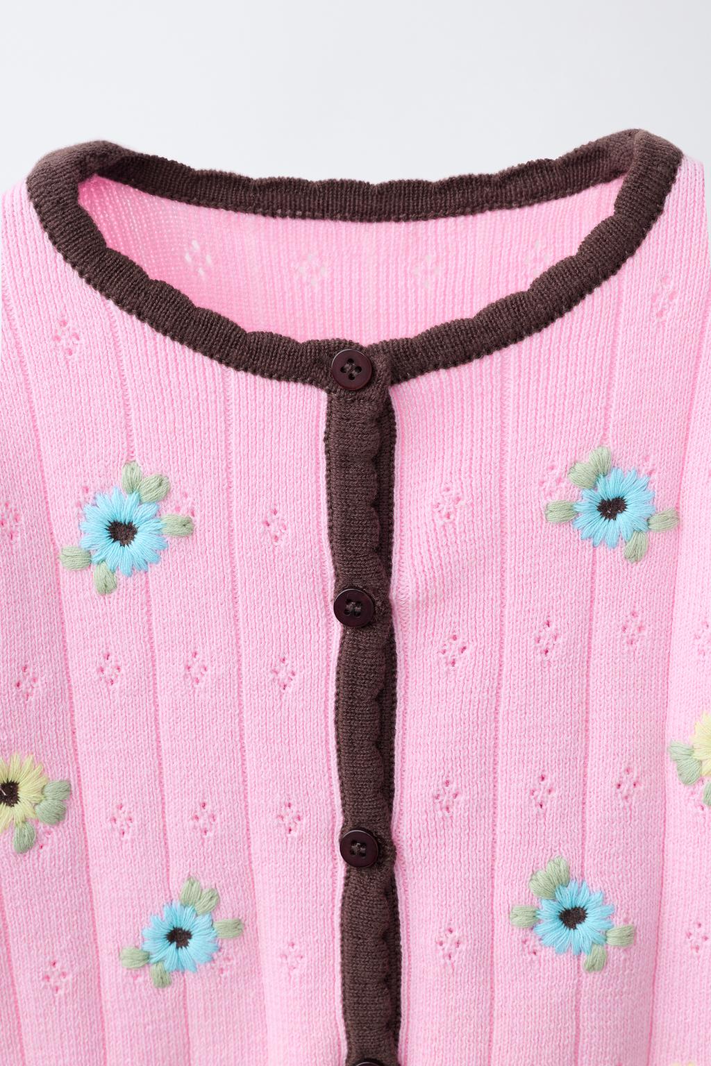 ТРИКОТАЖНЫЙ ТОП С КОНТРАСТНЫМИ ВЫШИТЫМИ ЦВЕТАМИ