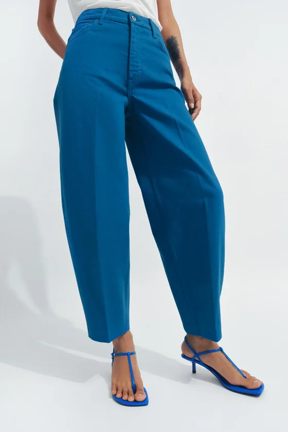 ЗАУЖЕННЫЕ ДЖИНСЫ С ВЫСОКОЙ ПОСАДКОЙ — коллекция Zara «ZW»
