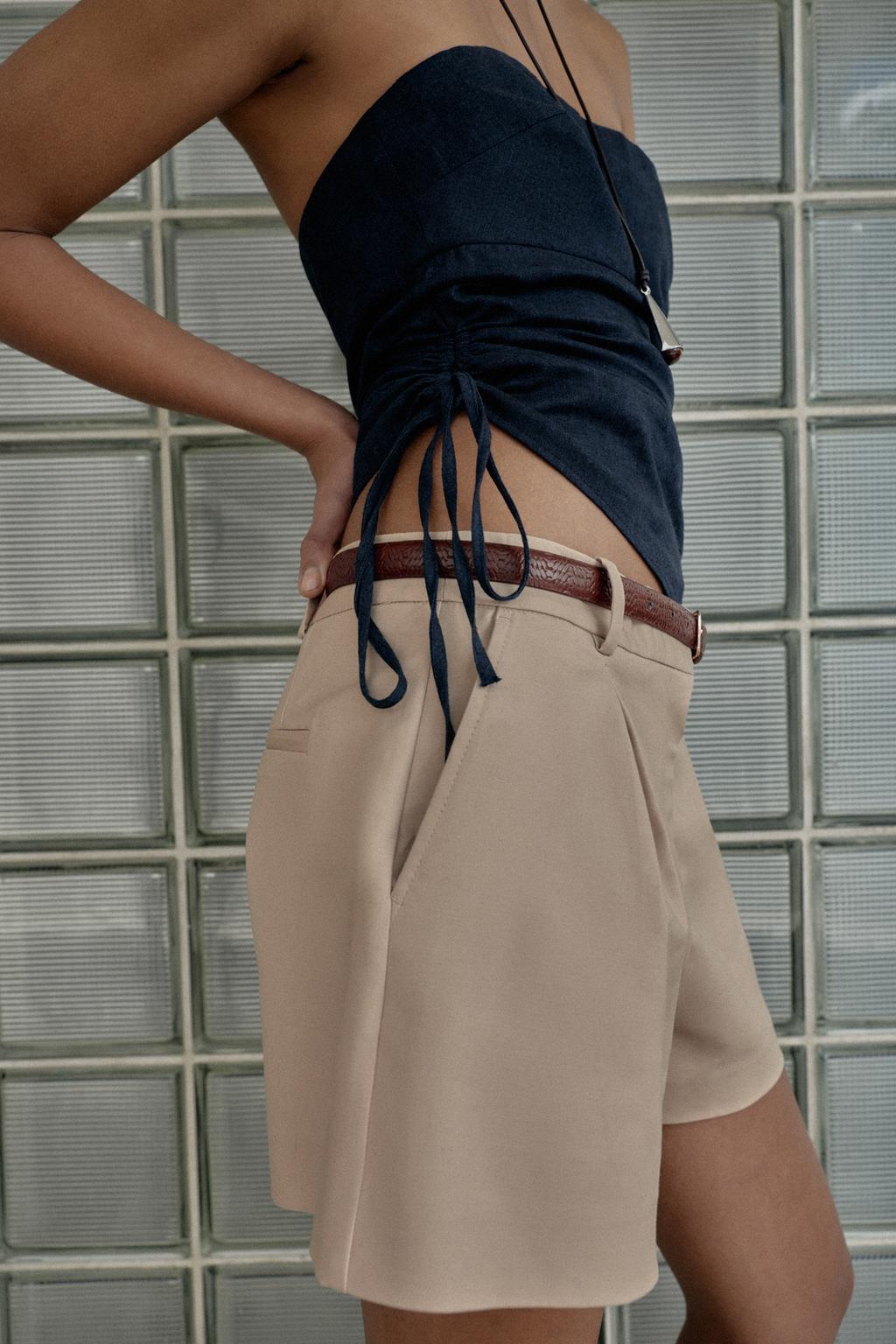 ШОРТЫ-БЕРМУДЫ С ВЫСОКОЙ ПОСАДКОЙ И РЕМНЕМ