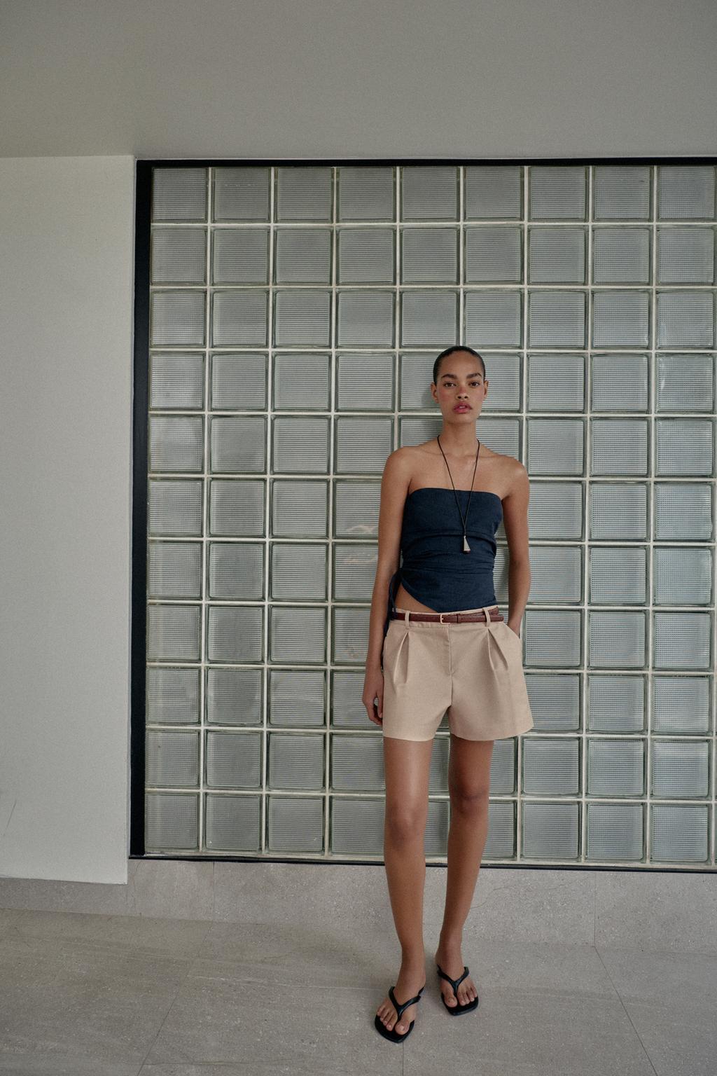 ШОРТЫ-БЕРМУДЫ С ВЫСОКОЙ ПОСАДКОЙ И РЕМНЕМ