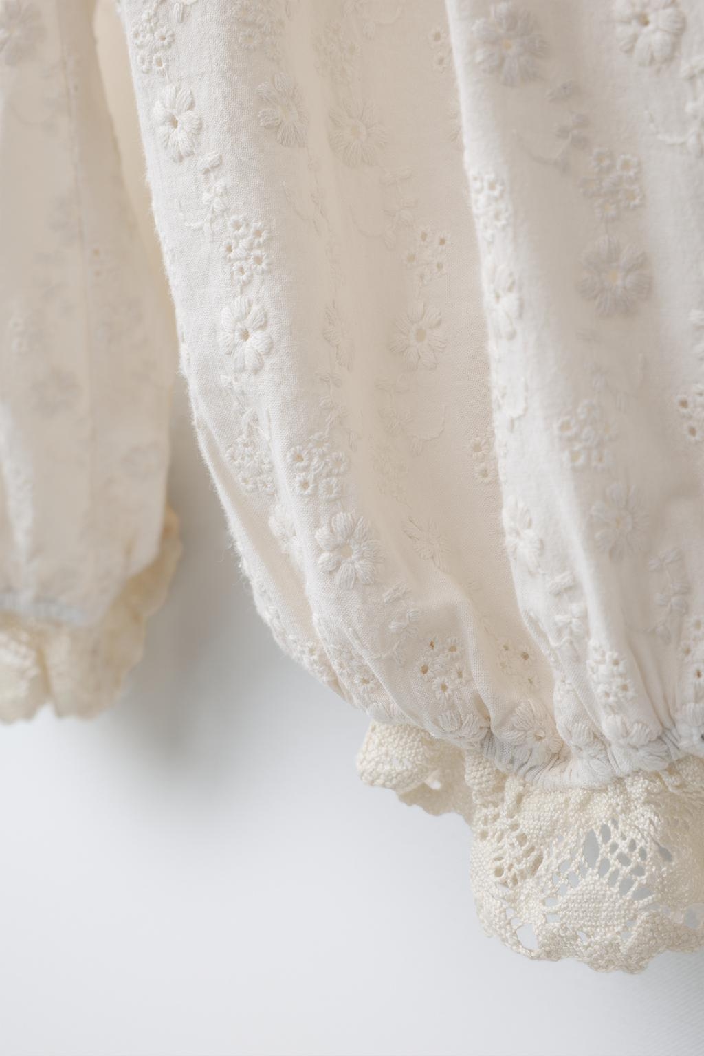 БРЮКИ-ДЖОГГЕРЫ С ВЫШИВКОЙ