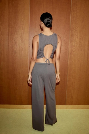 Свободные брюки на шнурке