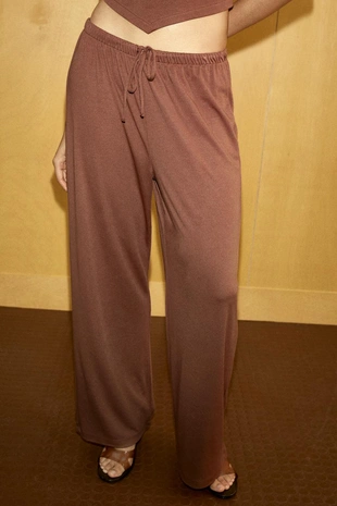 Свободные брюки на шнурке