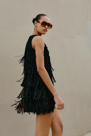 Платье из искусственной замши с бахромой и заклепками- Заказать в России