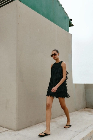 Платье из искусственной замши с бахромой и заклепками- Заказать в России