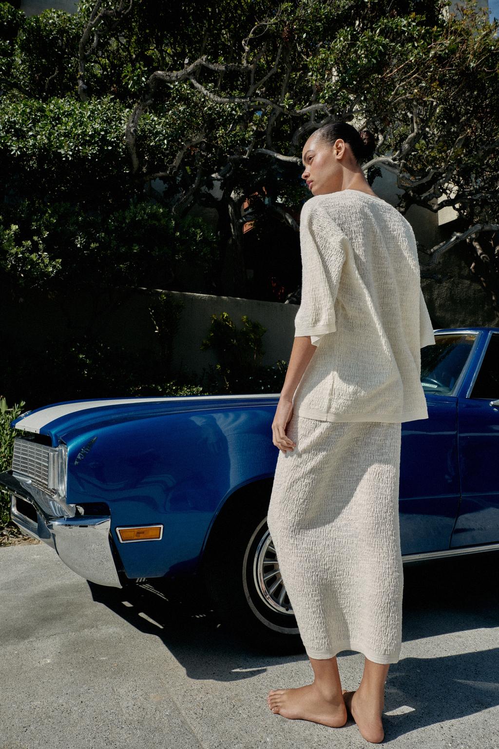 ПРЯМАЯ ЮБКА ИЗ СТРУКТУРНОГО ТРИКОТАЖА