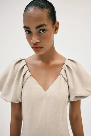 Платье миди изо льна с объемными рукавами- Заказать в России