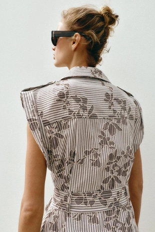 Платье с вышивкой, пайетками и ремнем- Заказать в России