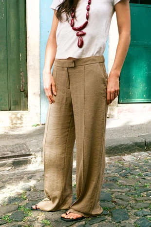 Прямые брюки с декоративной строчкой