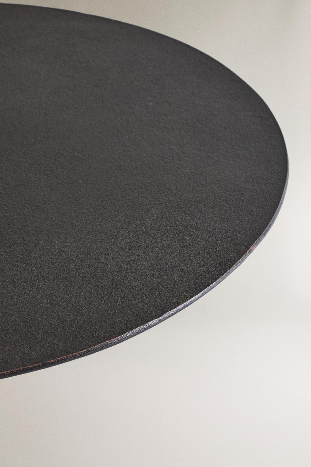 Круглый стол из кованого металла