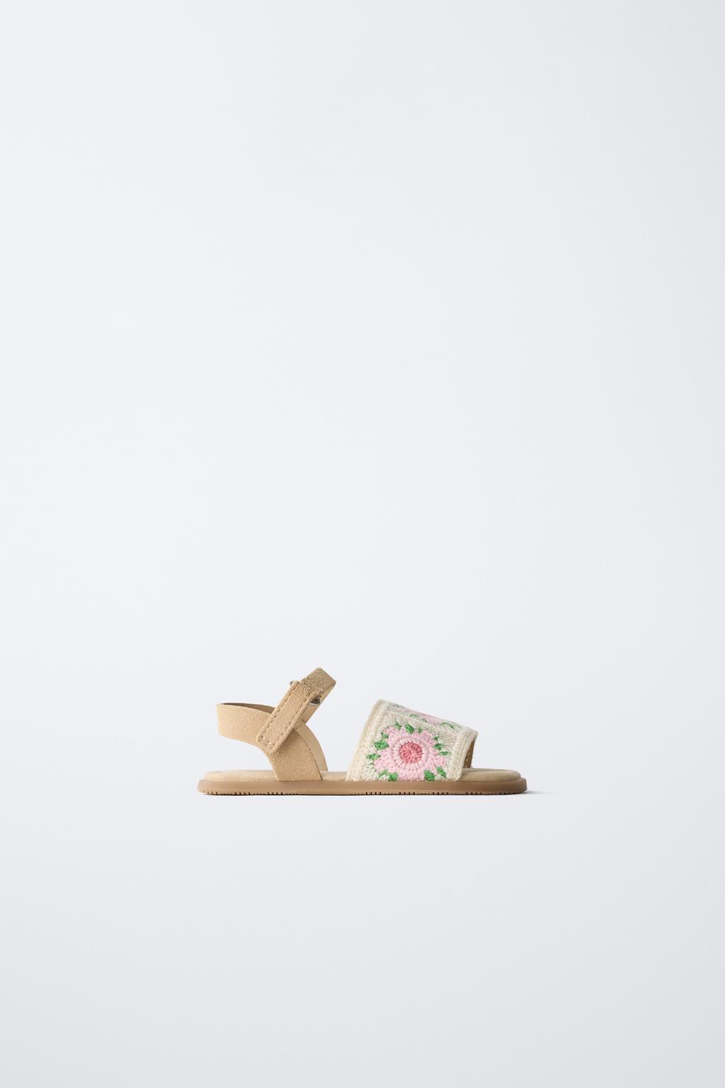 Сандалии с крючком и без каблука