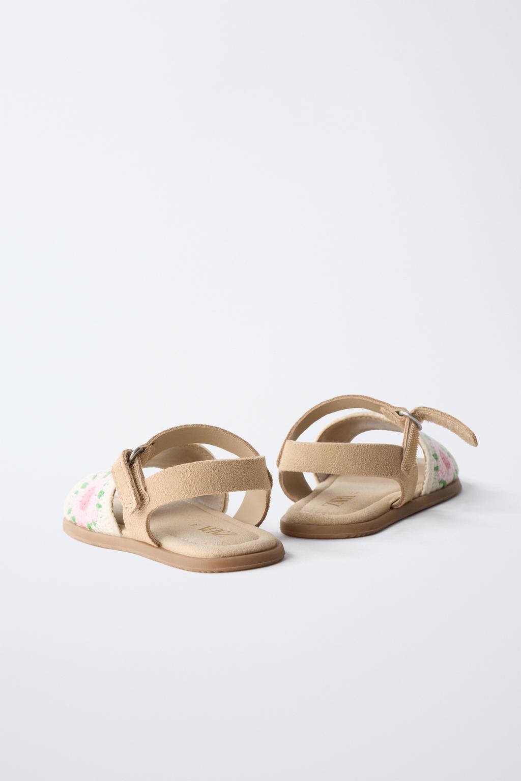 Сандалии с крючком и без каблука