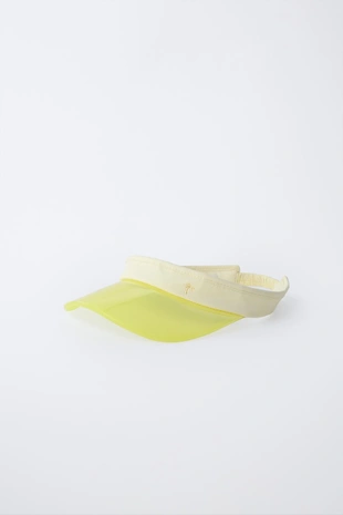 Кепка с козырьком