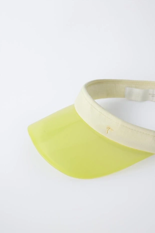 Кепка с козырьком