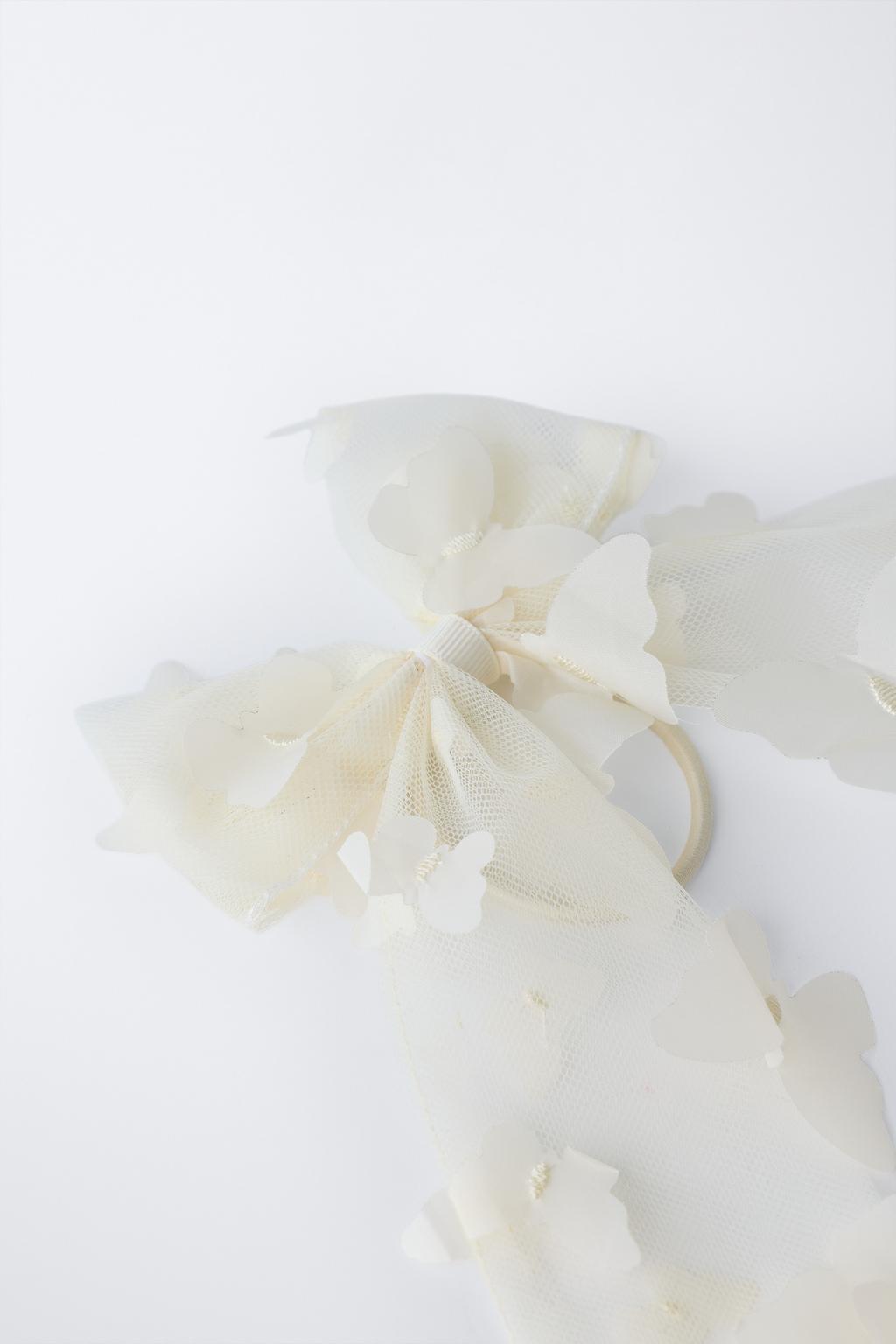 ЗАКОЛКА-РЕЗИНКА С БАНТОМ И БАБОЧКАМИ