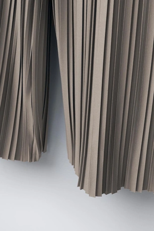 Плиссированные брюки