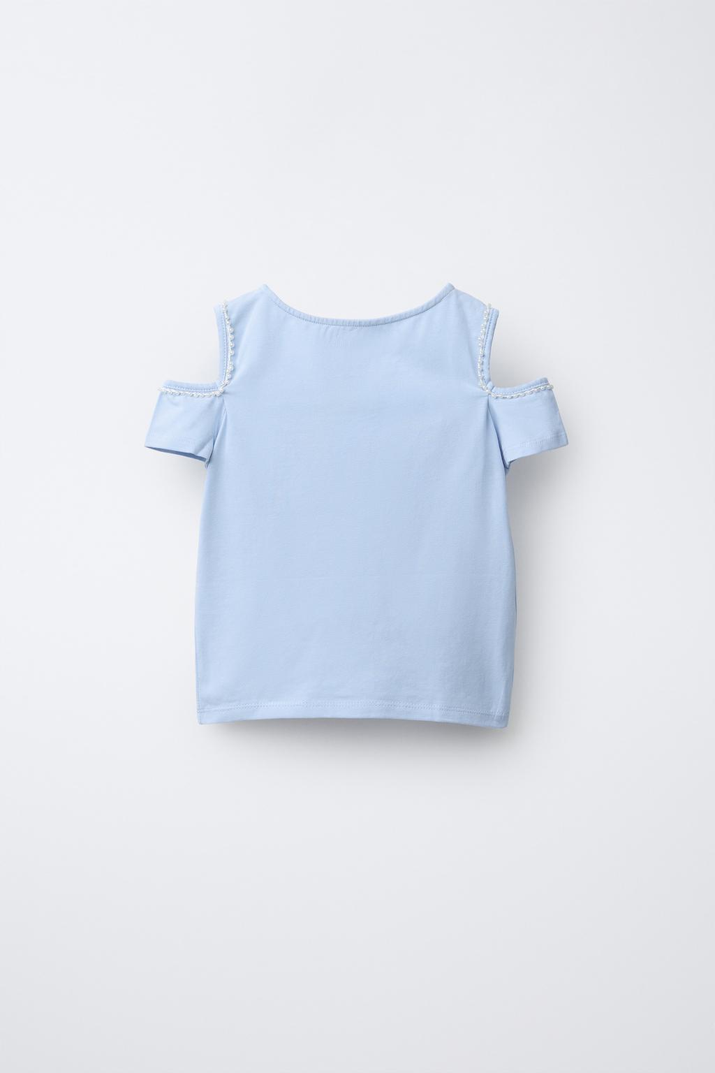 ФУТБОЛКА С ВЫРЕЗАМИ И БУСИНАМИ