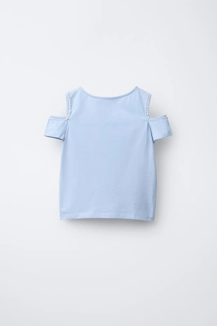 Футболка с вырезами и бусинами