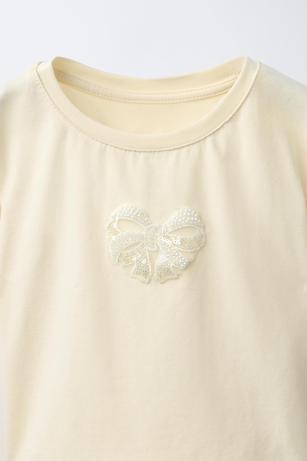 ФУТБОЛКА С БАНТОМ И БУСИНАМИ