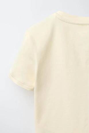 Футболка с бантом и бусинами