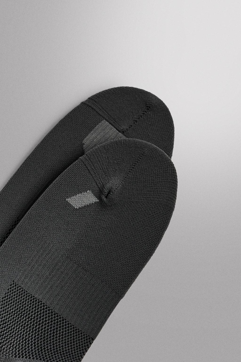 НАБОР ИЗ ДВУХ ПАР ТЕХНИЧЕСКИХ НОСКОВ ДЛЯ ТРЕНИРОВОК