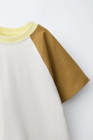 Комплект из футболки колорблок и шортов с волнами