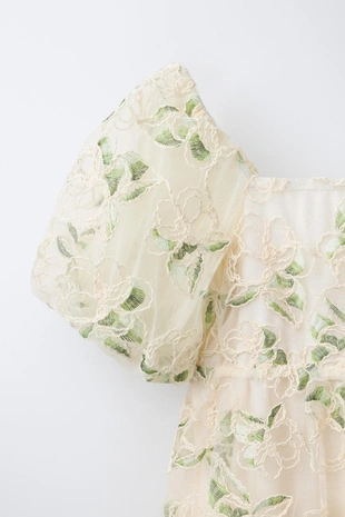 Платье из полупрозрачной ткани с вышитыми цветами- Заказать в России