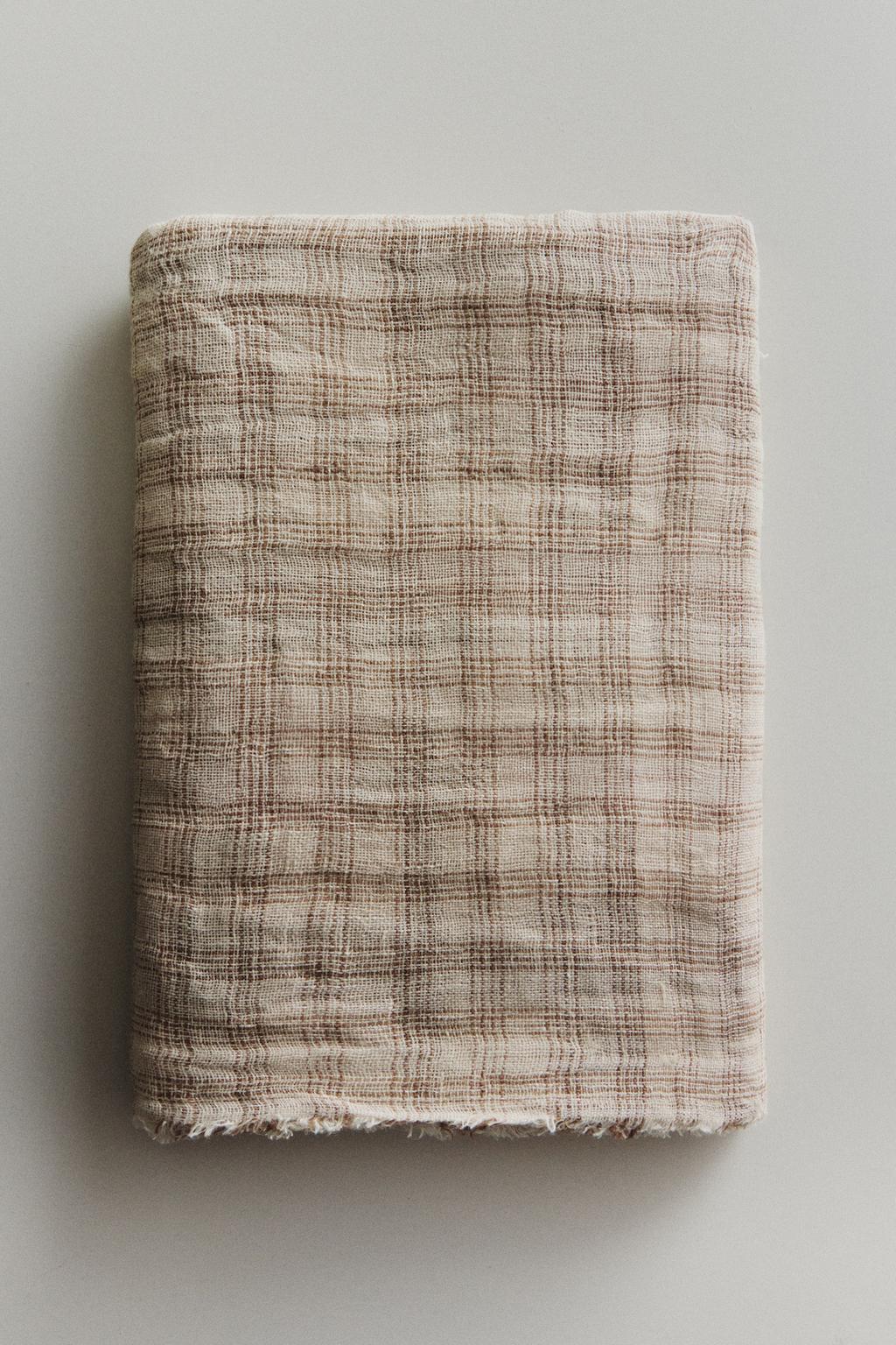 Плед из льна с клетчатым узором