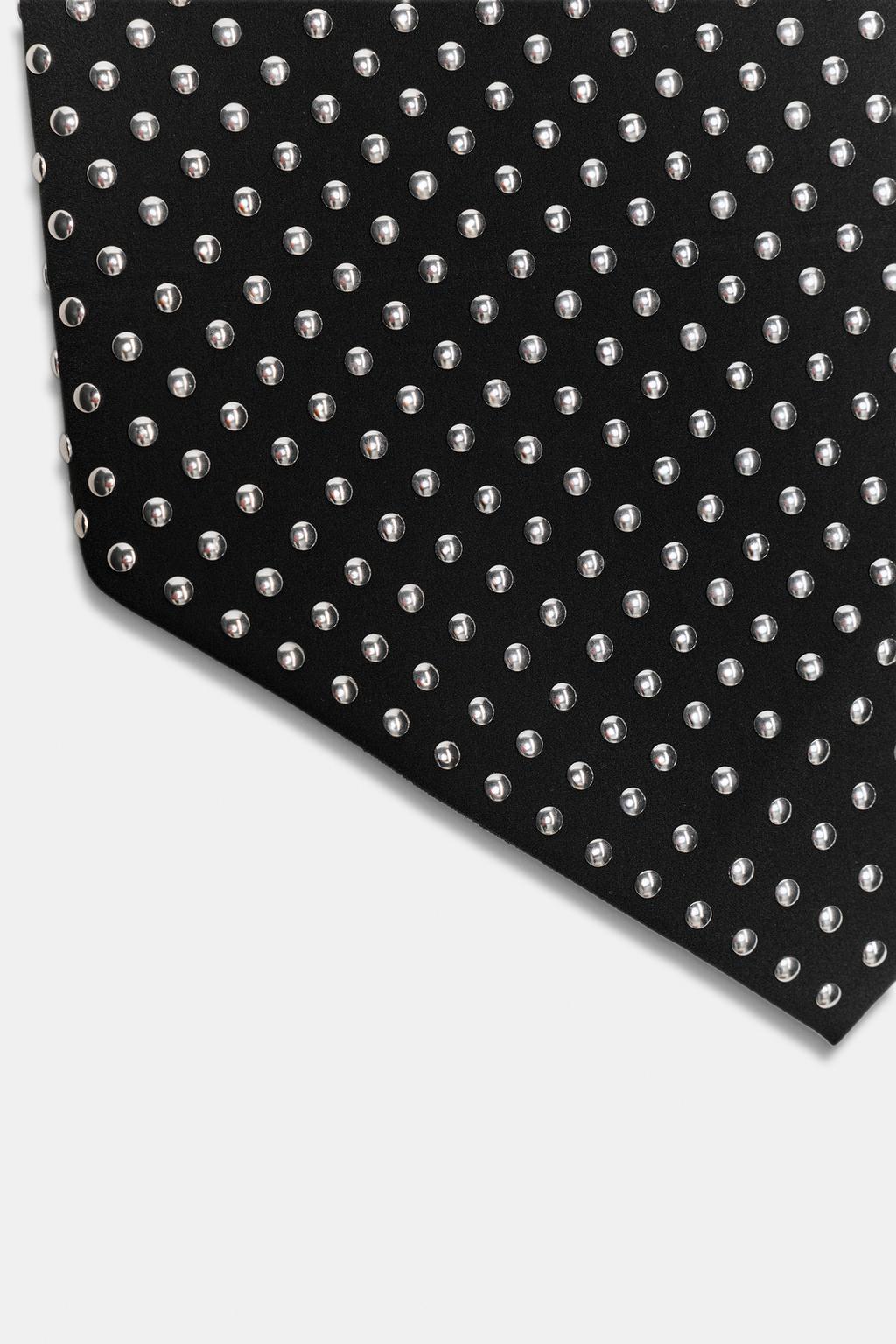 ТОП С ЗАКЛЕПКАМИ И ГОРЛОВИНОЙ ХАЛТЕР