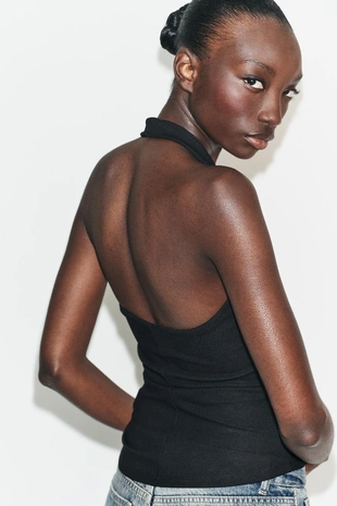 Топ из крепа с горловиной халтер- Заказать в России