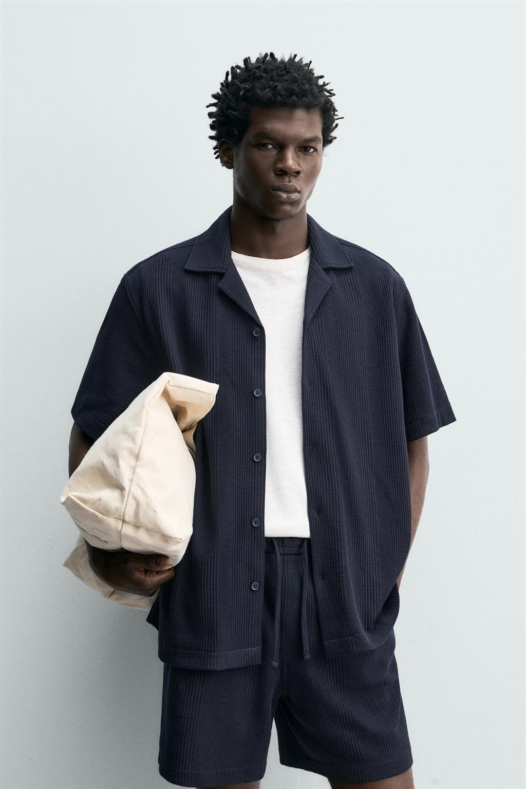 РУБАШКА КЛАССИЧЕСКОГО КРОЯ ИЗ РЕЛЬЕФНОЙ ТКАНИ