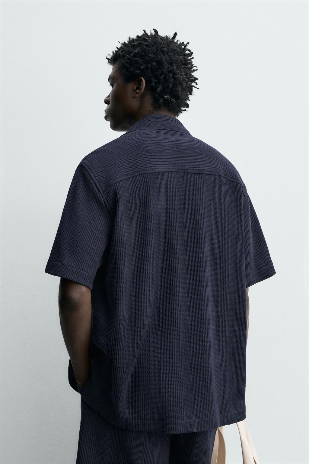 РУБАШКА КЛАССИЧЕСКОГО КРОЯ ИЗ РЕЛЬЕФНОЙ ТКАНИ