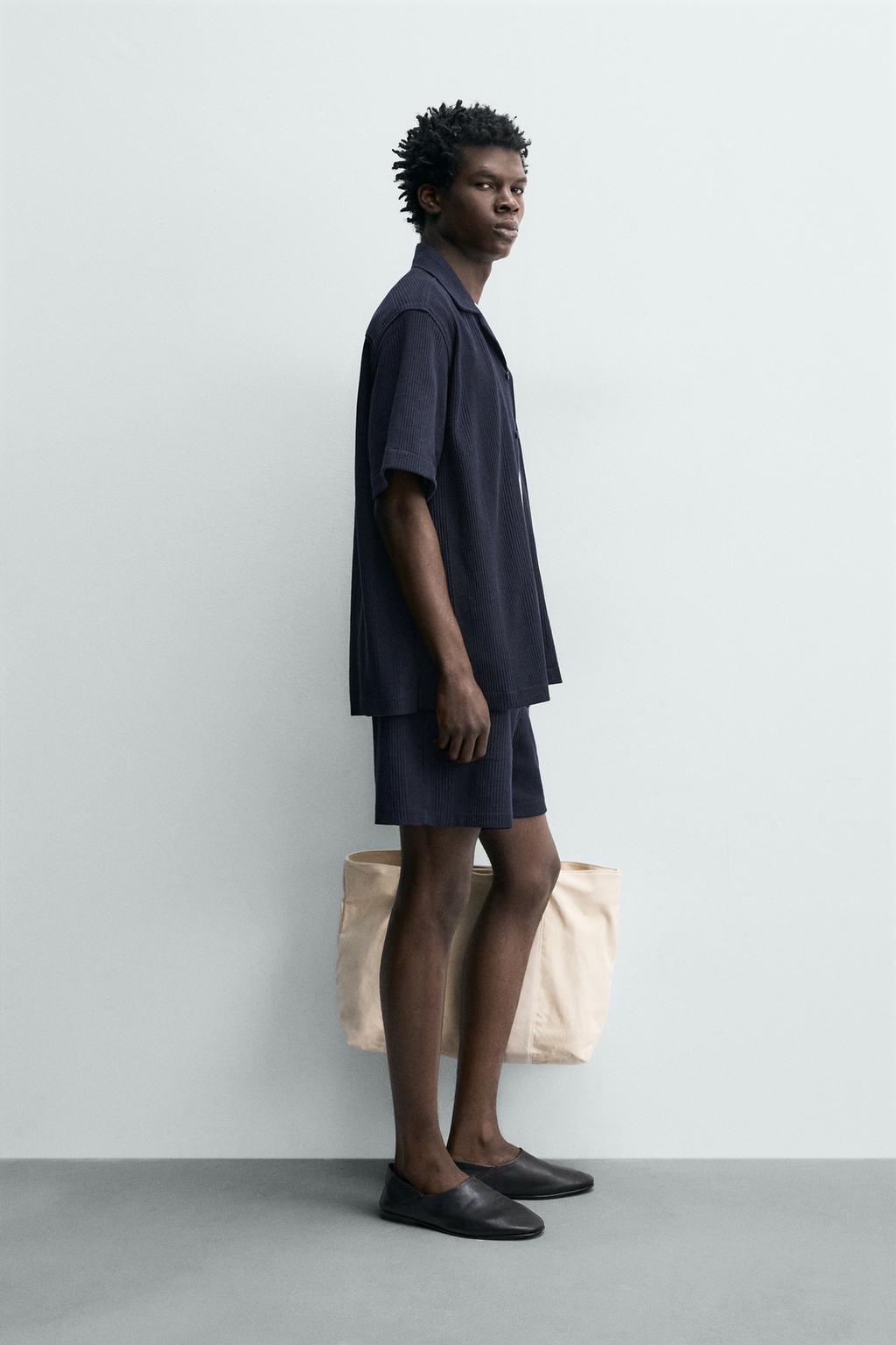 РУБАШКА КЛАССИЧЕСКОГО КРОЯ ИЗ РЕЛЬЕФНОЙ ТКАНИ