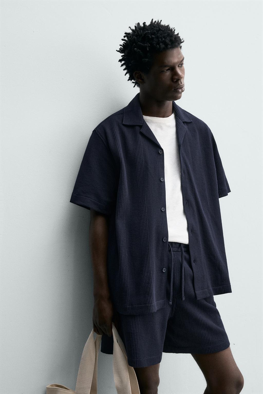 РУБАШКА КЛАССИЧЕСКОГО КРОЯ ИЗ РЕЛЬЕФНОЙ ТКАНИ