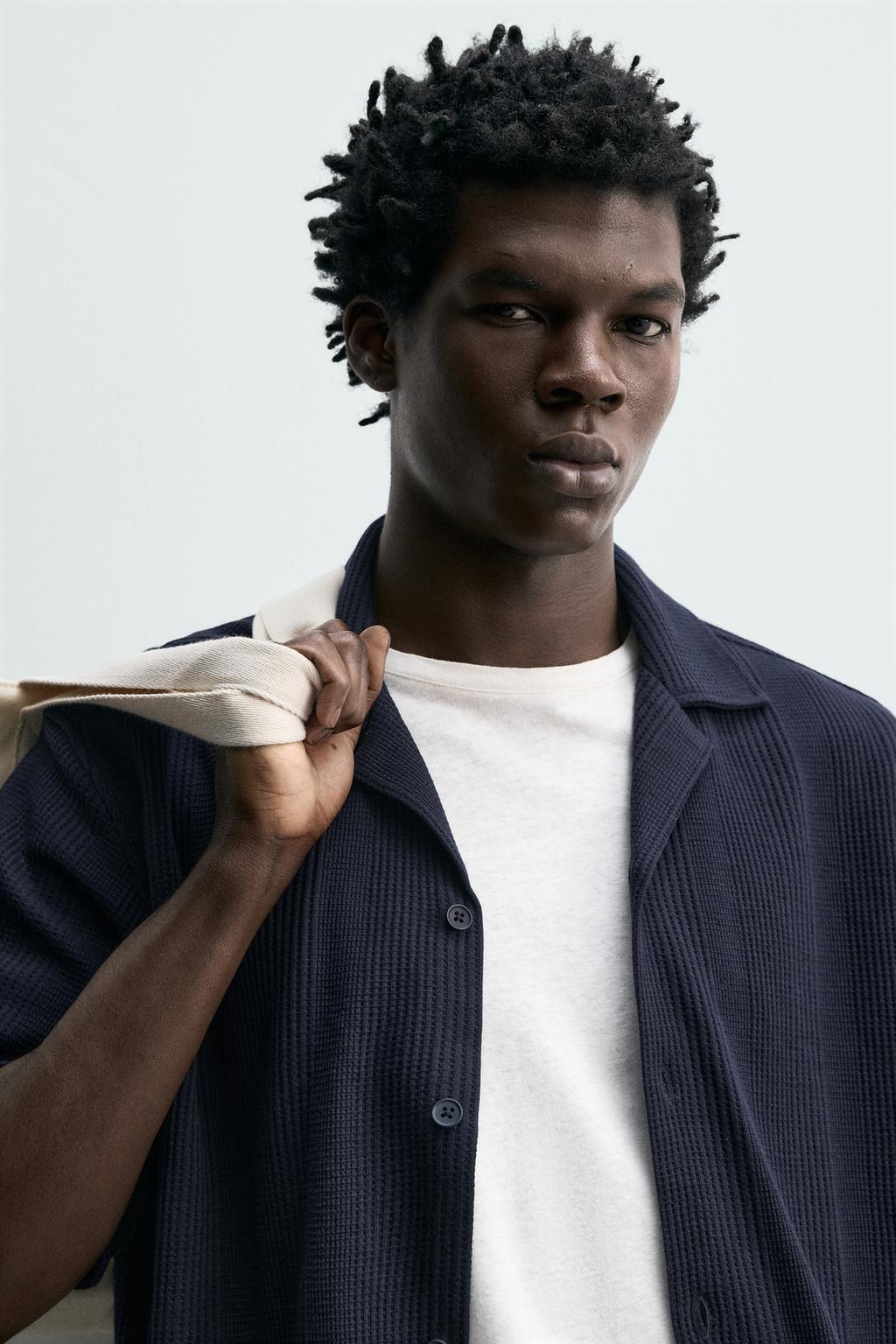 РУБАШКА КЛАССИЧЕСКОГО КРОЯ ИЗ РЕЛЬЕФНОЙ ТКАНИ