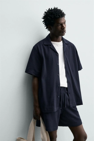 Рубашка классического кроя из рельефной ткани- Заказать в России