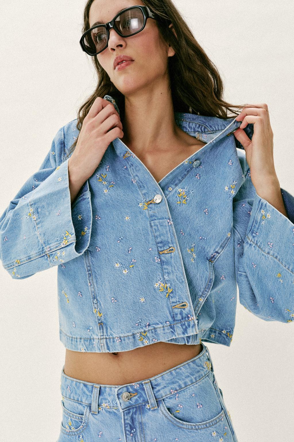 ДЖИНСОВАЯ КУРТКА Z1975 С ВЫШИВКОЙ В ВИДЕ ЦВЕТОВ, КОМПЛЕКТ