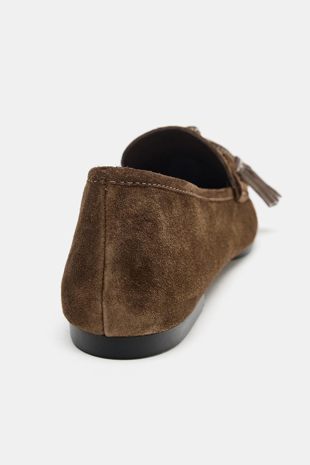 КОЖАНЫЕ ЛОФЕРЫ С КИСТОЧКАМИ