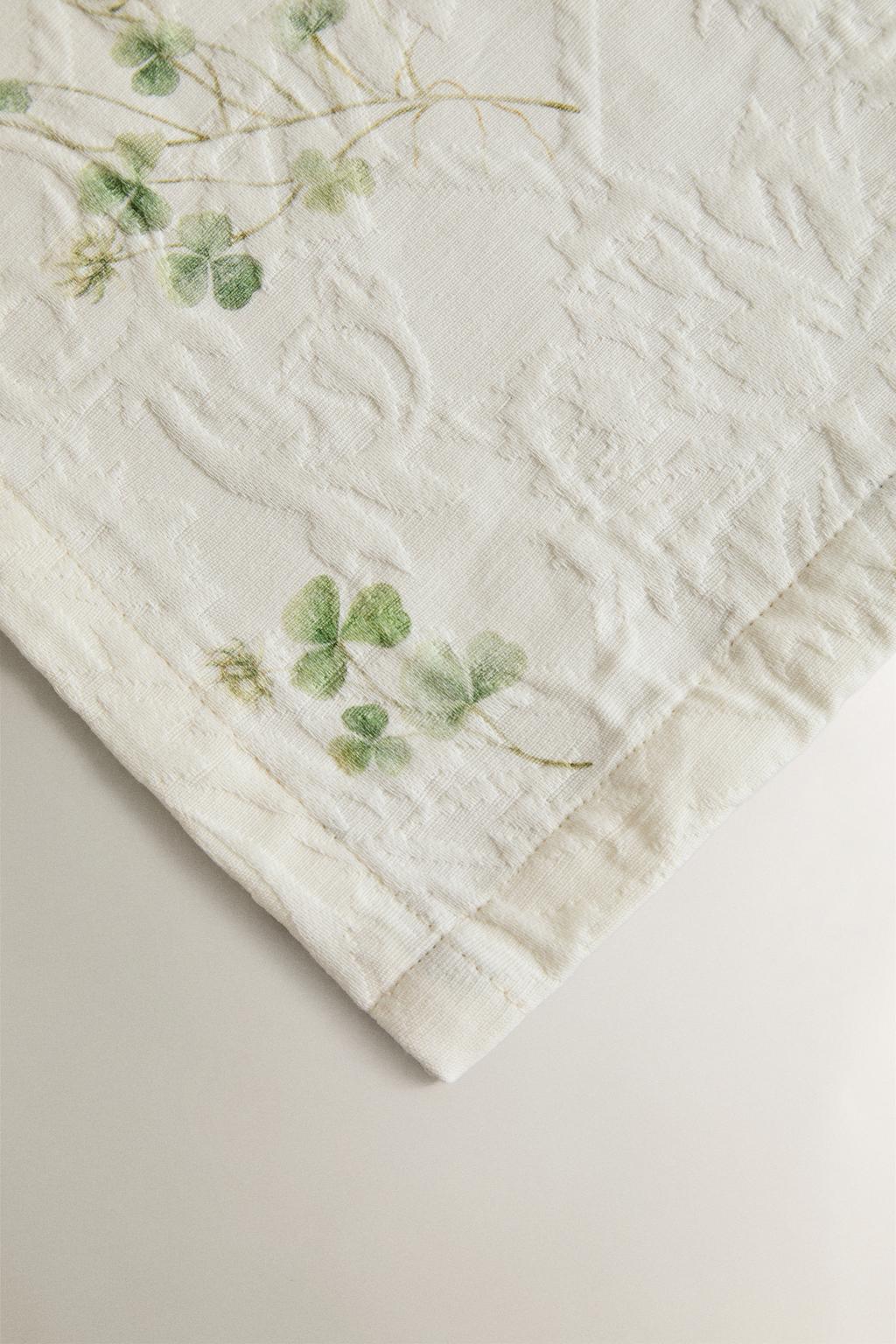 Скатерть с жаккардовым принтом клевера