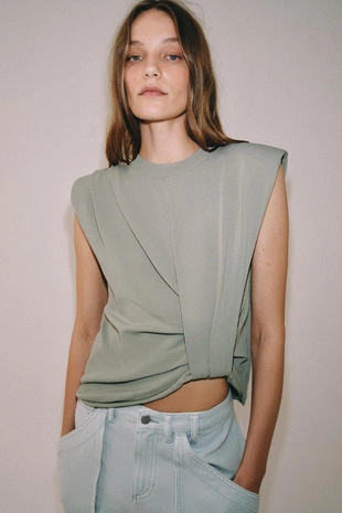 Трикотажный топ с подплечниками- Заказать в России