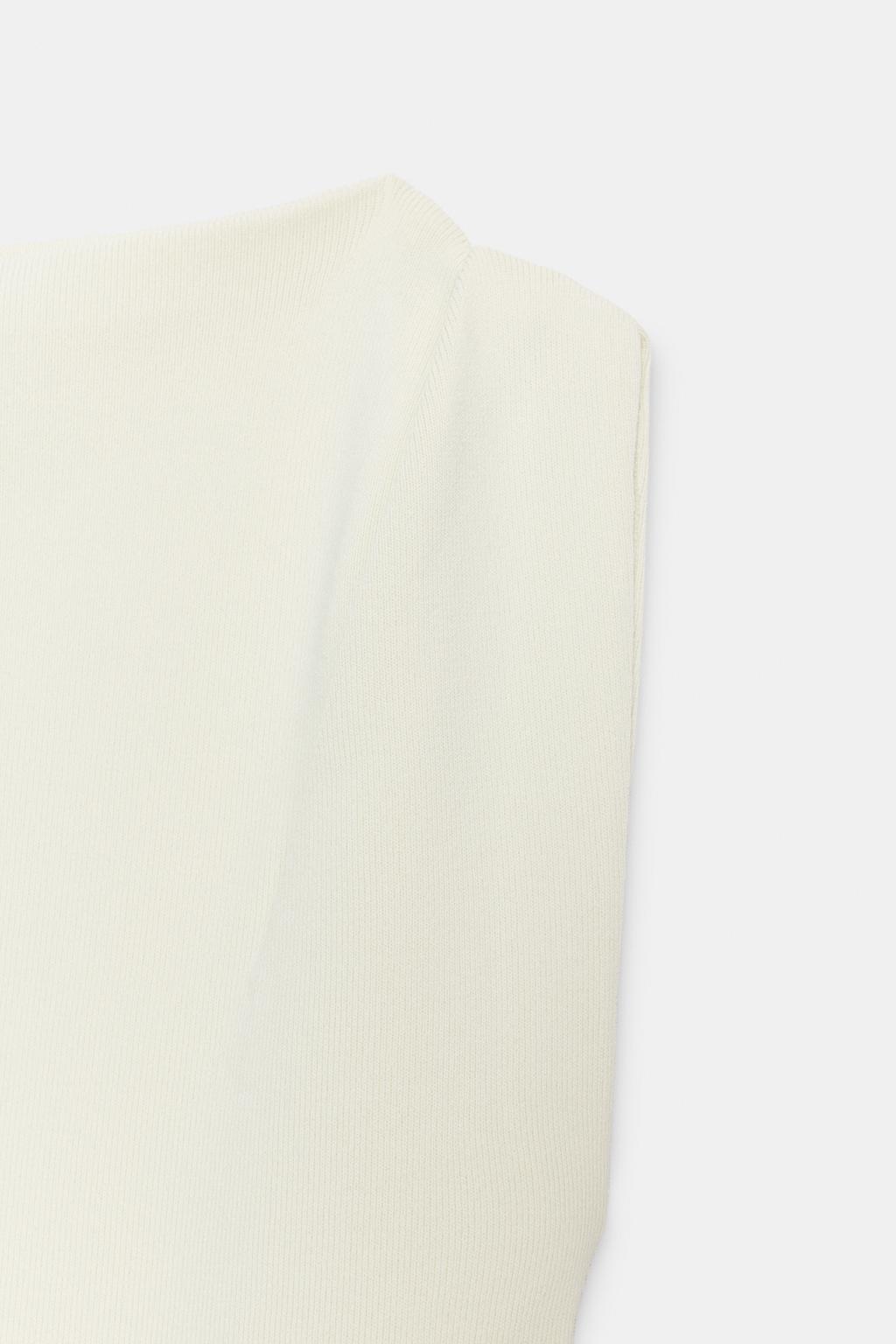 АСИММЕТРИЧНЫЙ ТРИКОТАЖНЫЙ ТОП