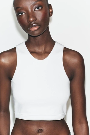 Кроп-топ без рукавов