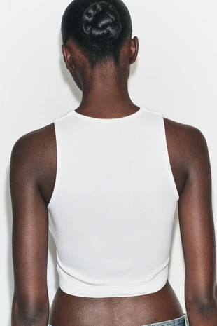 Кроп-топ без рукавов